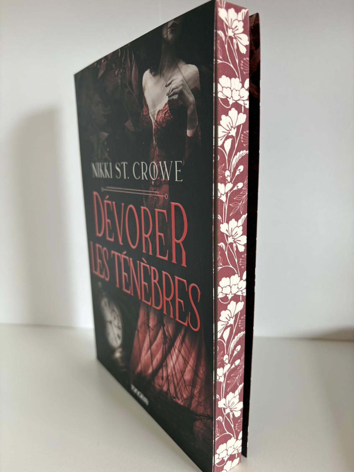 Dévorer les ténèbres (2) - Nikki St. Crowe (Broché)
